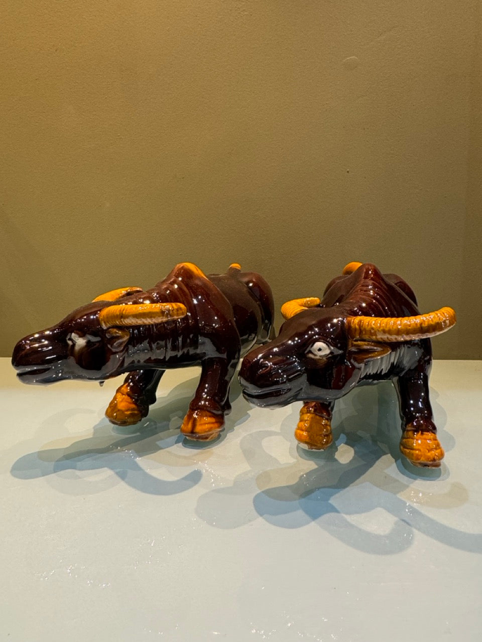 A PAIR (2) FENGWXINW Ornaments Statues Sculptures Sculptures Ceramic Cattle Ornaments Yellow Cattle Crafts Handmade-D1